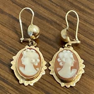 Vintage 14K Gold Carved Shell Cameo Dangle Earrings